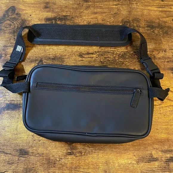 Adidas Black Cross Body Zipper Bag Purse w Lots of Storage for Men & Women - Picture 5 of 7